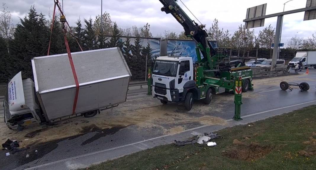 Faciadan dönüldü: Kamyonet, oyuncak gibi dağıldı... 6